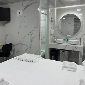 https://apartaestudio-de-lujo-305-en-el-centro-histrico.cali-hotels.com